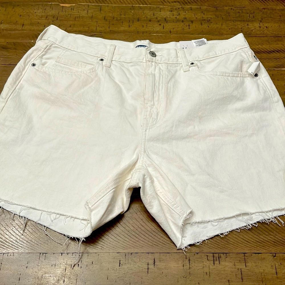 Old navy white shorts